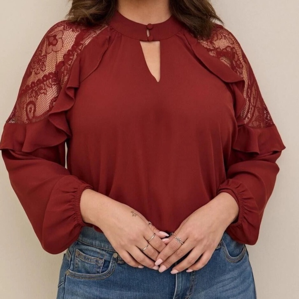 Torrid 00 10 M/L Georgette Crochet Inset Top
